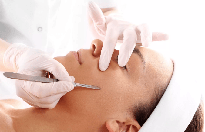 الديرما بلانينج لإزالة شعر الوجه وتقشير البشرة